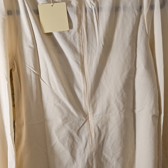 New A'Reve Cream Ruffled Long Sleeve Blouse Size medium - Picture 9 of 10